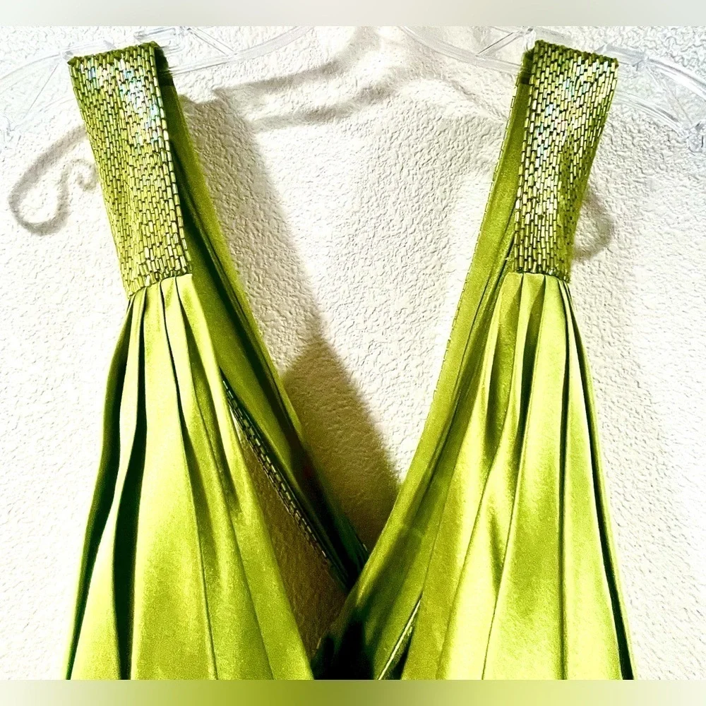 Jovani 100% SILK Green Beaded Backless Evening Gown Size 4 Formal Prom Dress - Picture 12 of 17